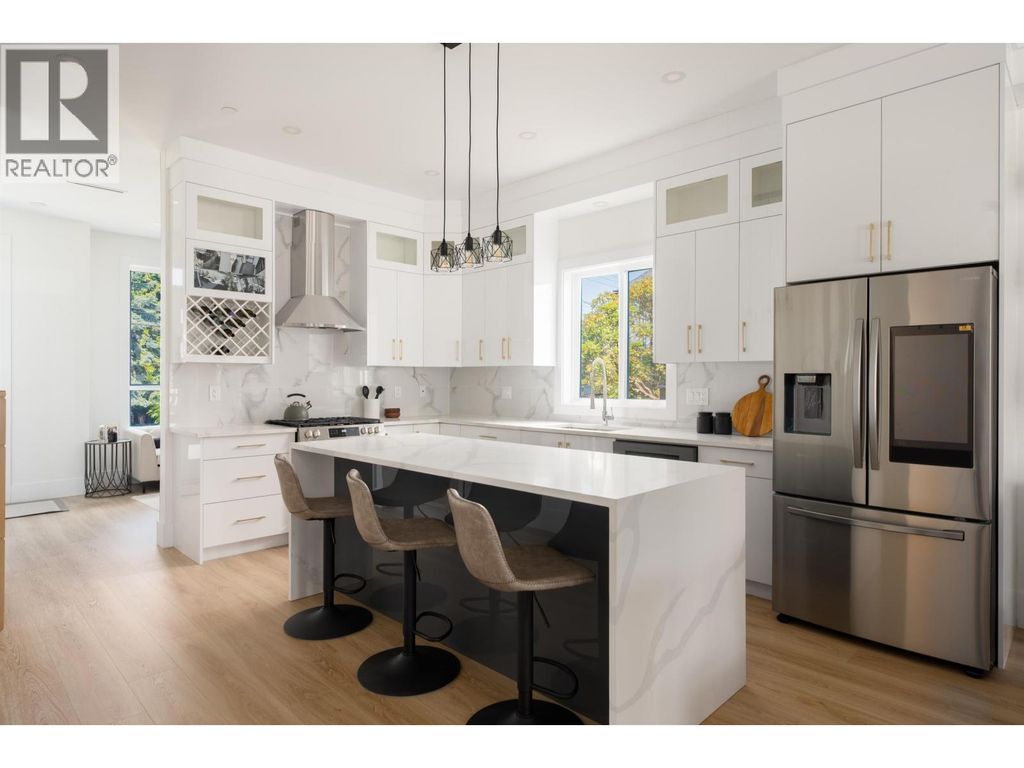 1 122 Eighth Avenue, New Westminster