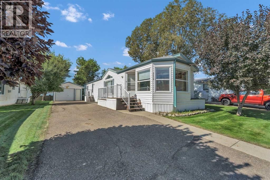 111, 1600 Strachan Road Se, Medicine Hat