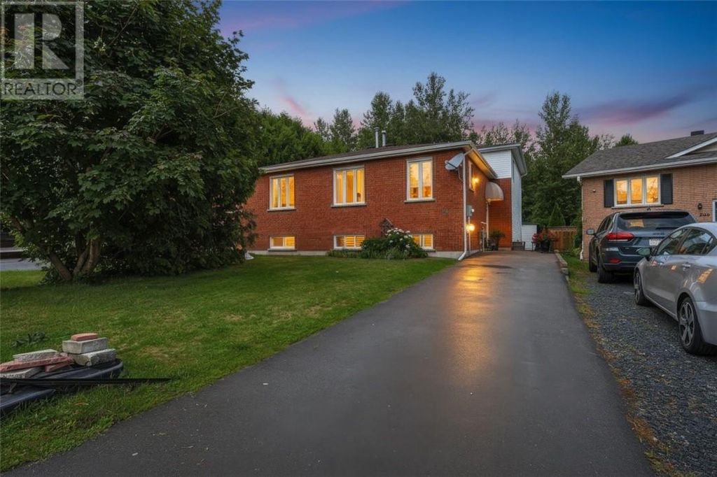 214 Benita Boulevard, Greater Sudbury