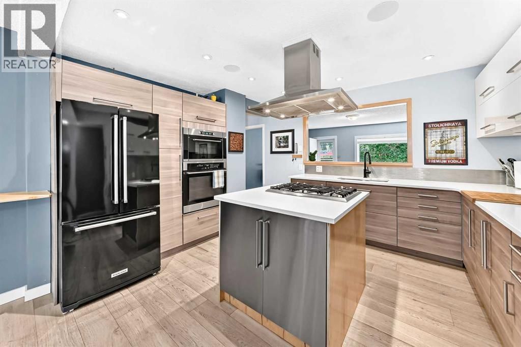 8512 33 Avenue Nw, Calgary
