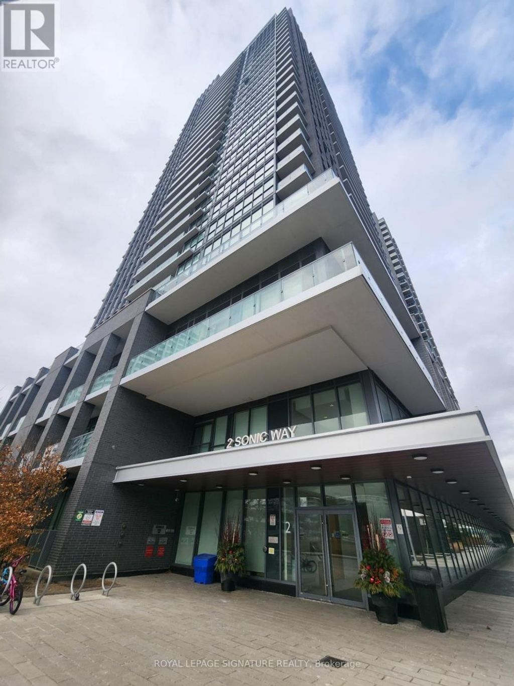 808 - 2 Sonic Way, Toronto (flemingdon Park)