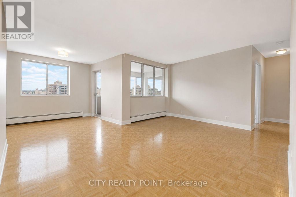 1002 - 9 Deer Park Crescent, Toronto (yonge-St. Clair)