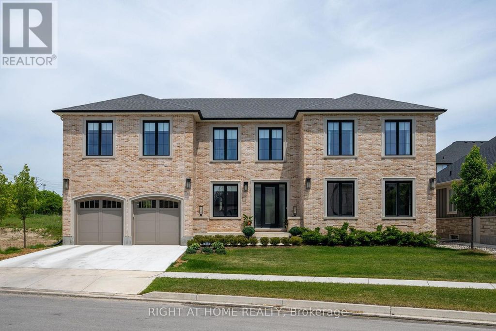 372 Manhattan Drive, London South (south K)