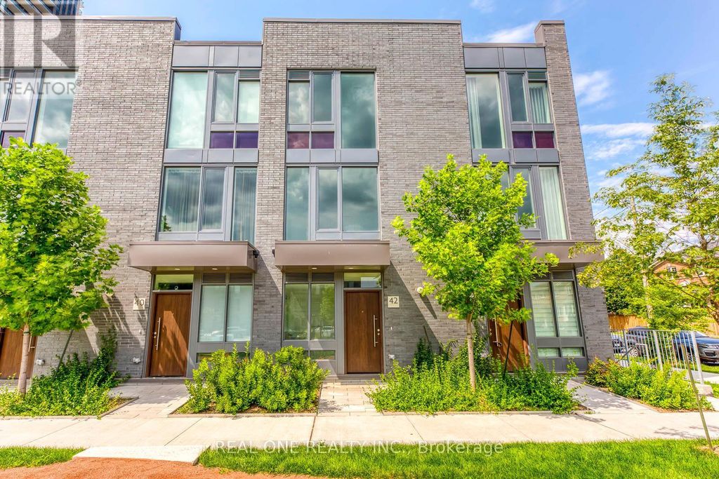 42 Sonic Way, Toronto (flemingdon Park)