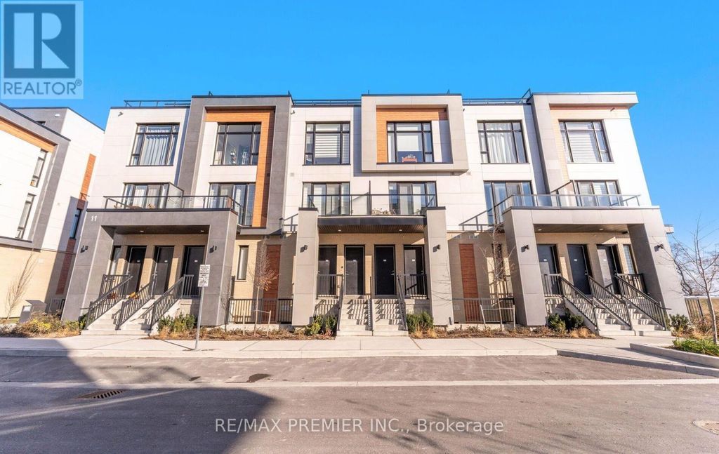 408 - 11 Steckley House Lane, Richmond Hill