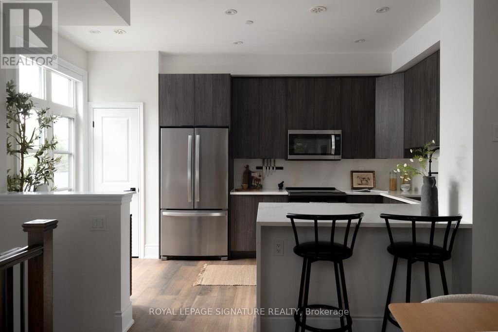 73 - 71 Elder Avenue, Toronto (long Branch)