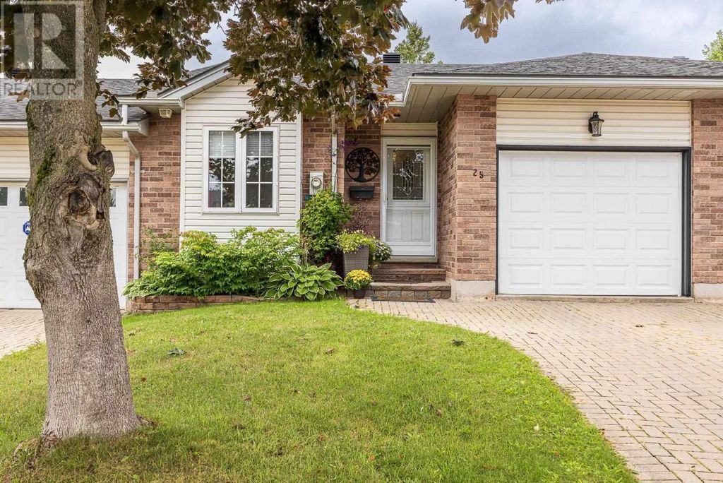 25 Village Ct, Sault Ste. Marie