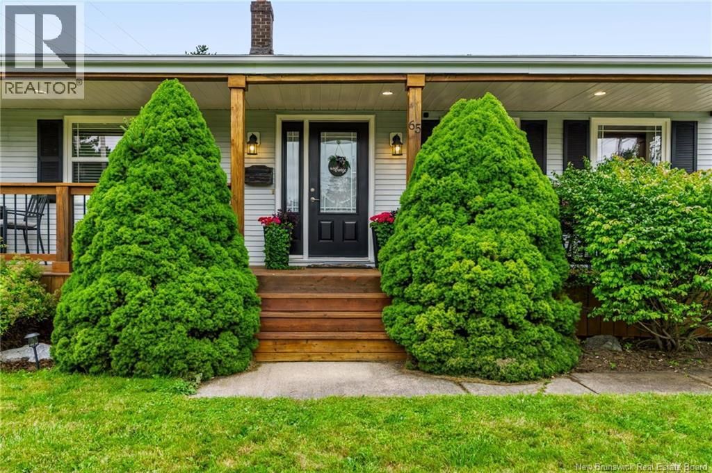 65 Meadow Avenue, Hampton