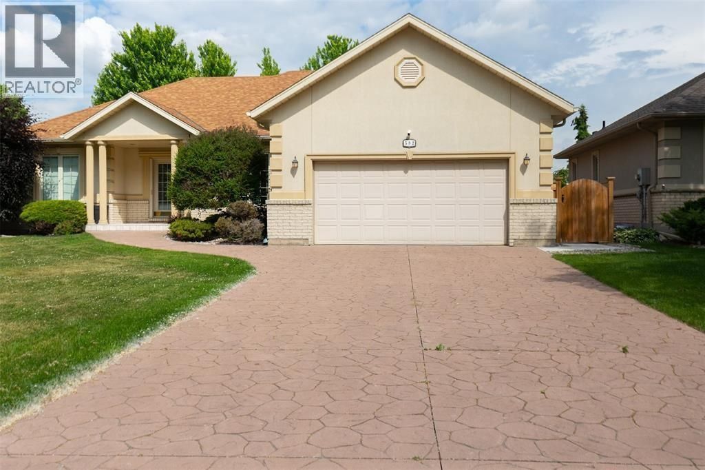 582 Riverside Drive, St Clair