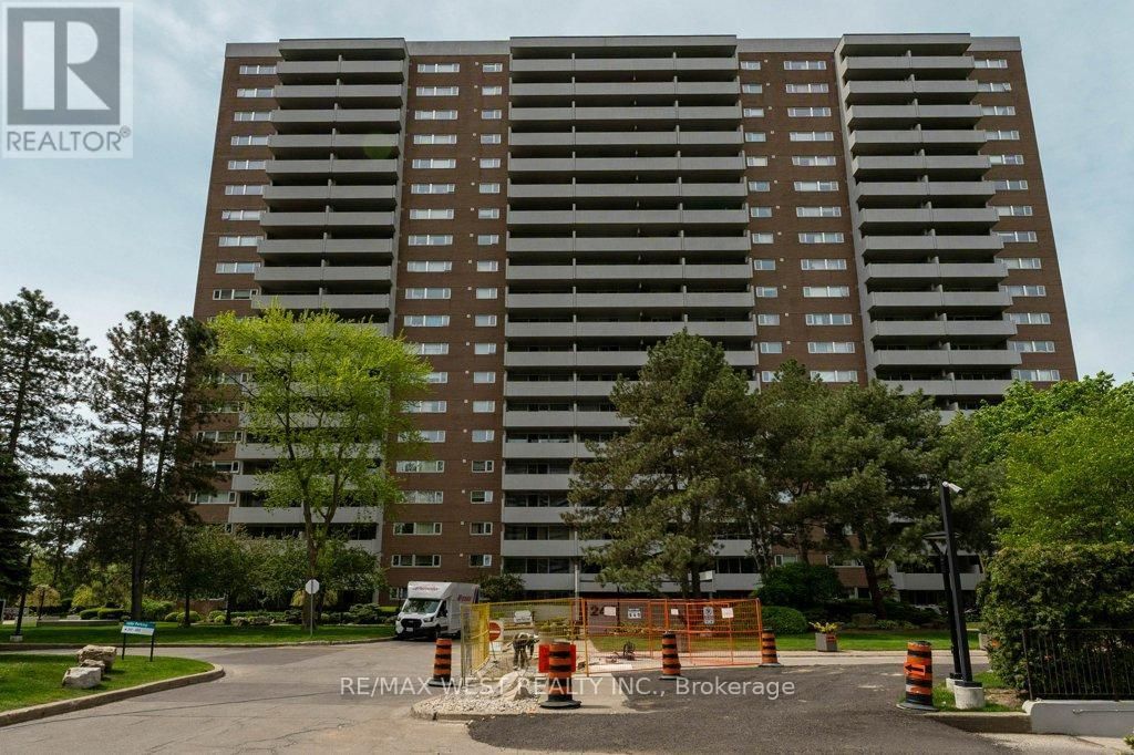 807 - 240 Scarlett Road, Toronto (rockcliffe-Smythe)