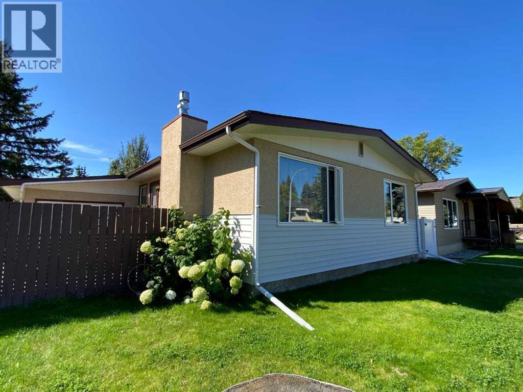 3 Lake Bevan Drive E, Brooks