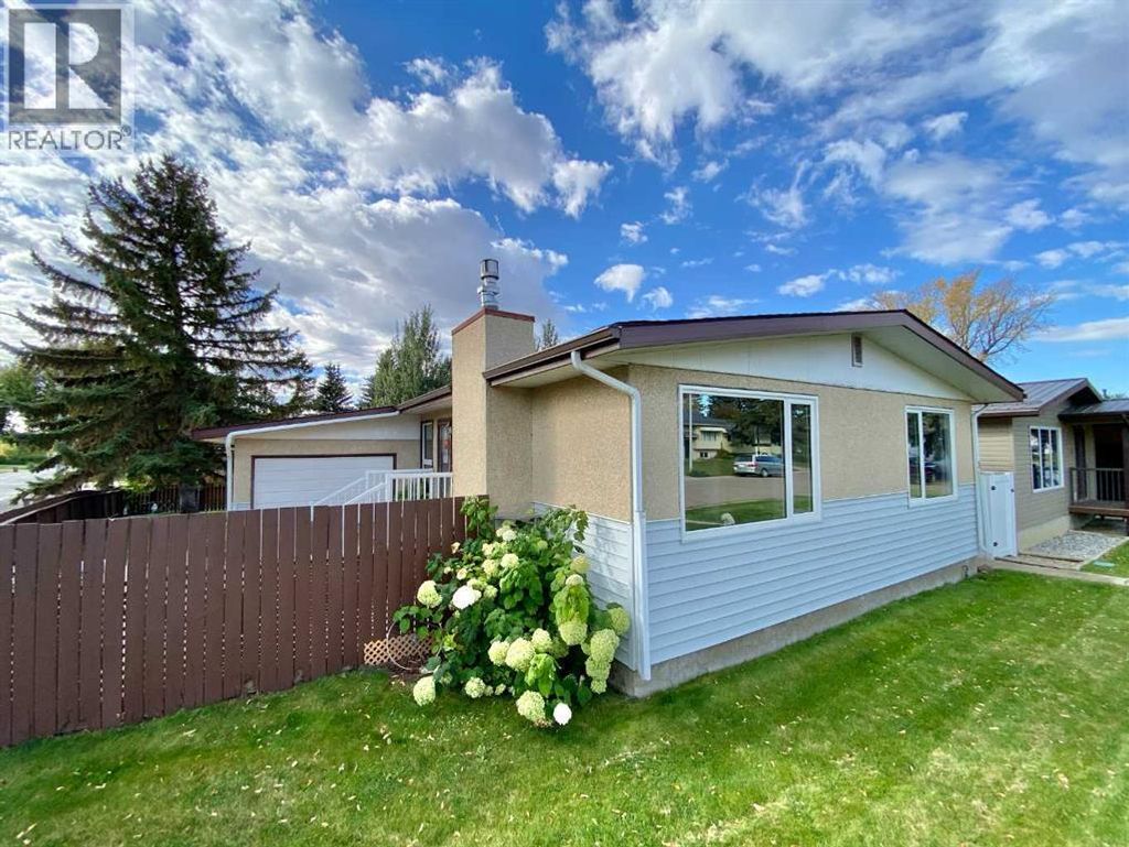 3 Lake Bevan Drive E, Brooks