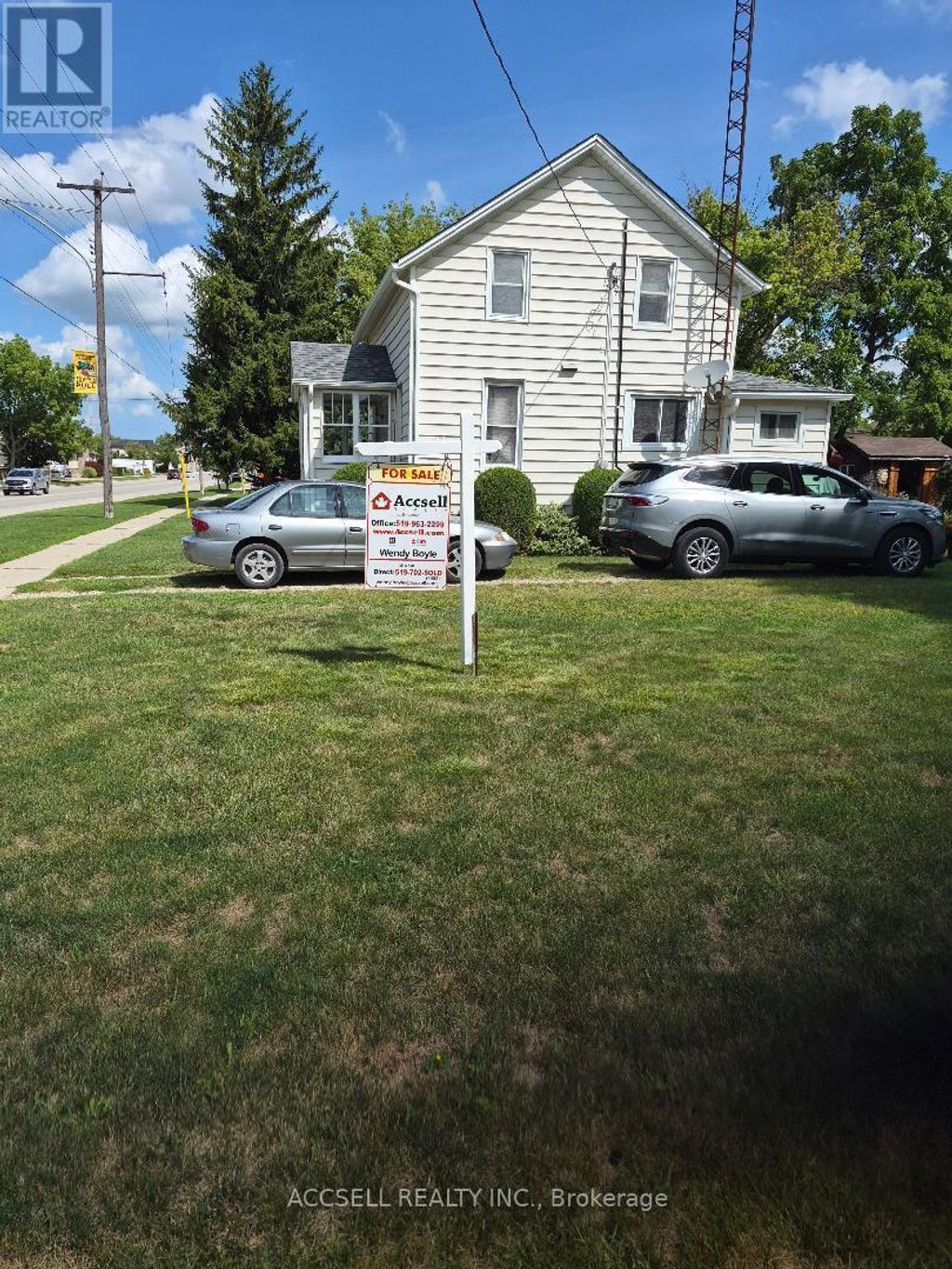545 Broadway Street N, Plympton