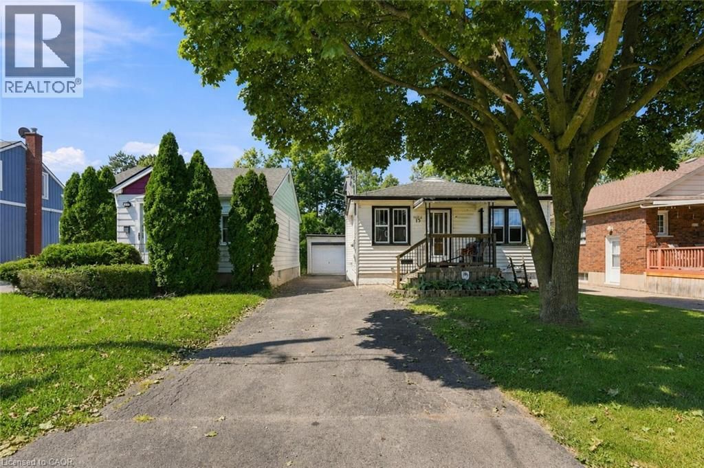 13 Prestwick Avenue, St. Catharines