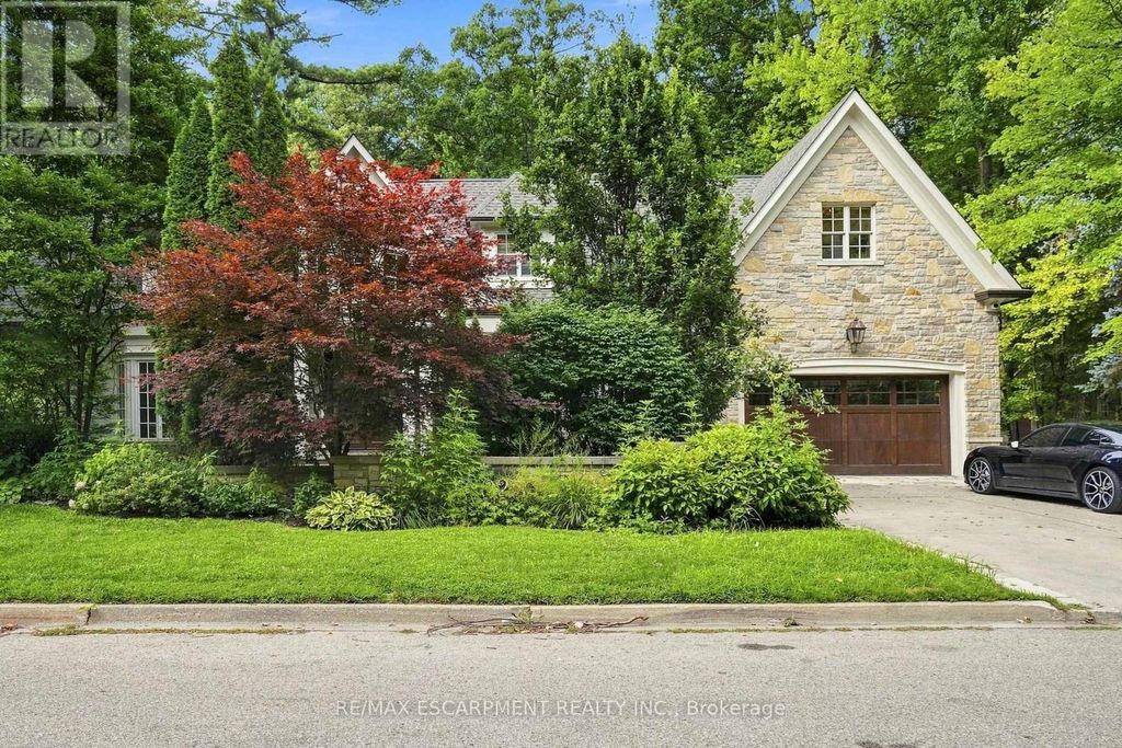 2025 & 2035 Heartwood Court, Mississauga (cooksville)