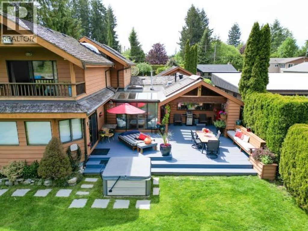 5366 Manson Ave, Powell River