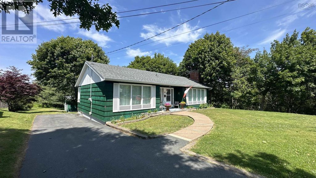 63 Lane Avenue, Truro