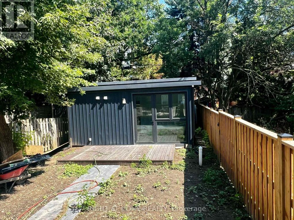 Garden Suite - 875 Bathurst Street, Toronto (annex)