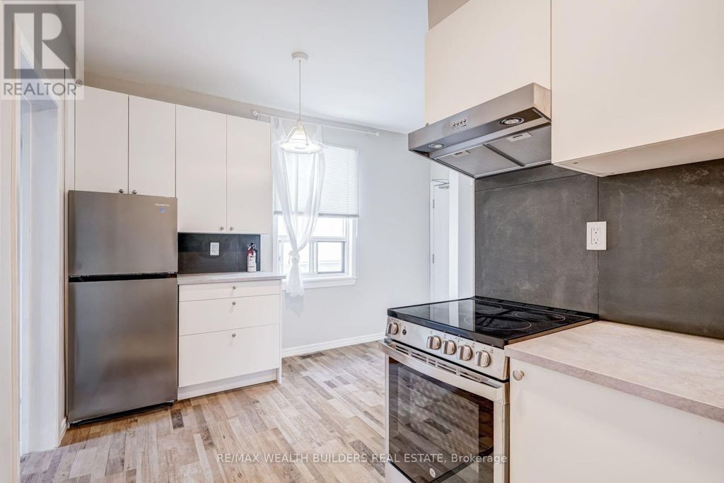 Upper Unit 2 - 2443 Dundas Street W, Toronto (high Park North)