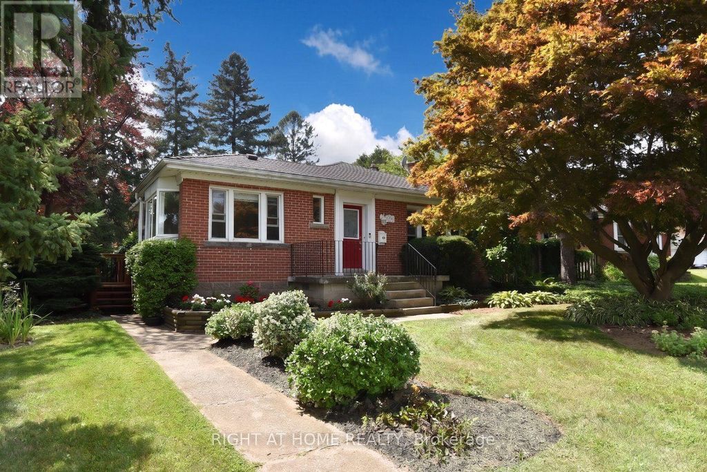 936 Boothman Avenue, Burlington (bayview)