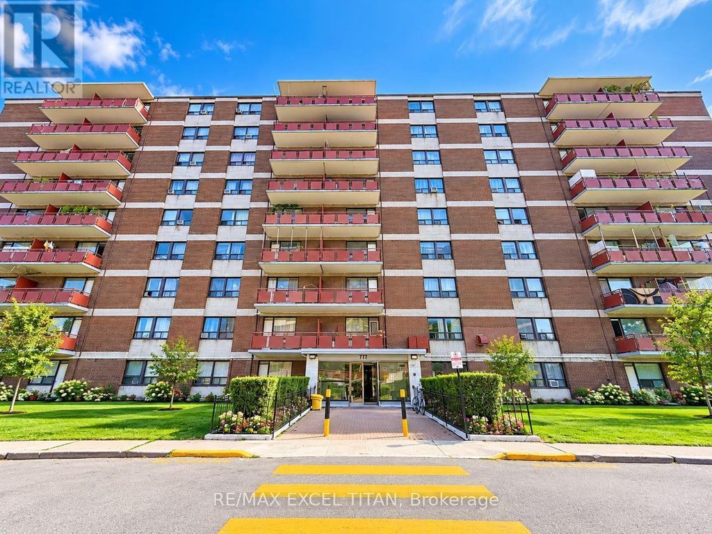 403 - 777 Jane Street, Toronto (rockcliffe-Smythe)
