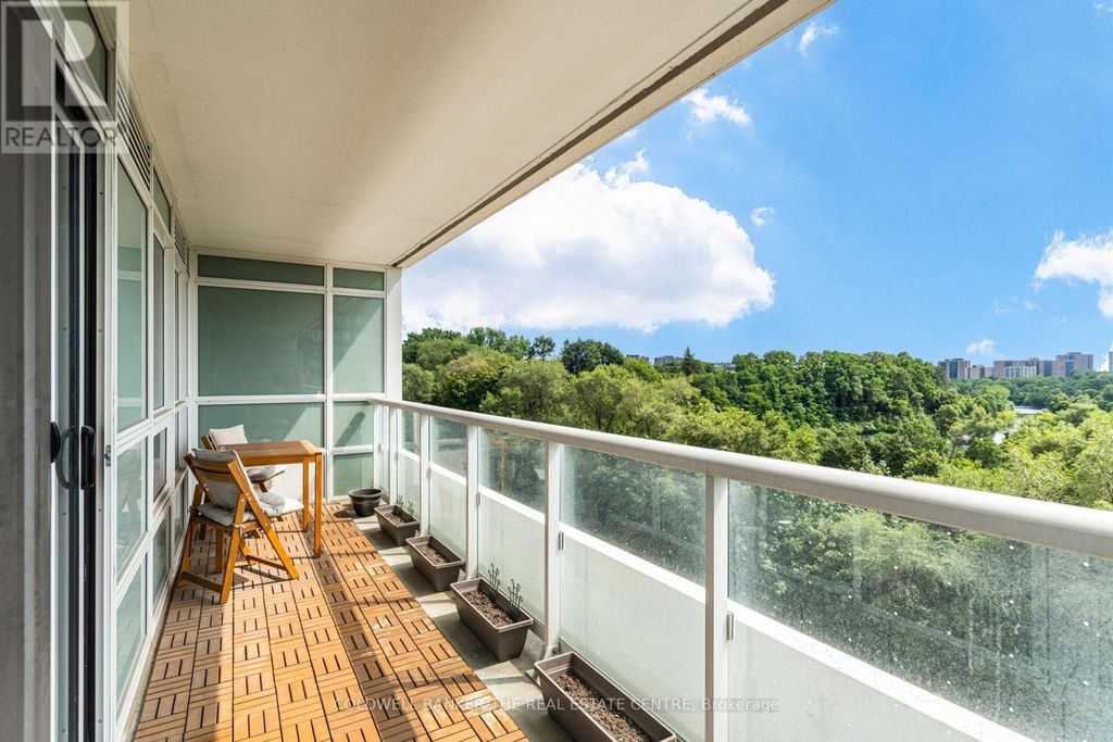 412 - 10 Wilby Crescent, Toronto (weston)