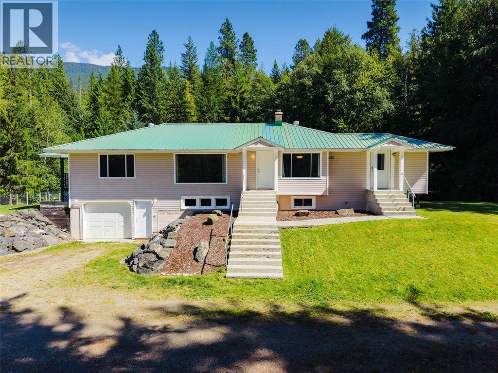 852 Riondel Road, Riondel