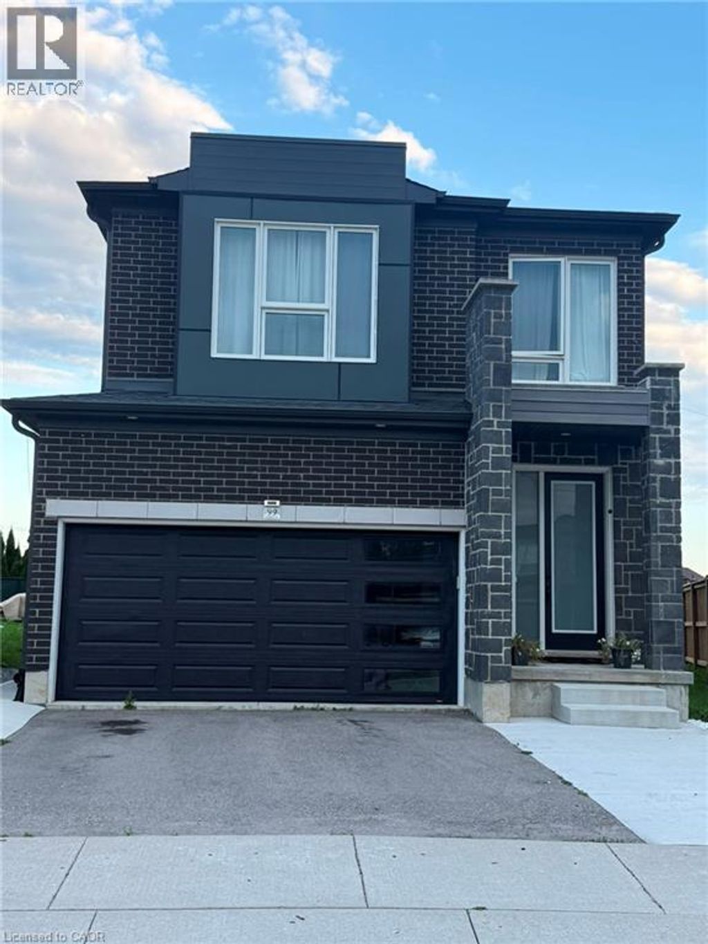 99 Saddlebrook Court, Kitchener