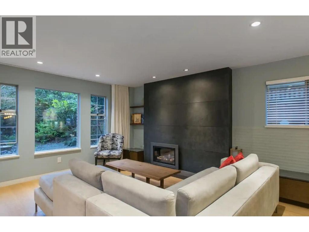 Ground Floor 453x 16th Ave W, Vancouver