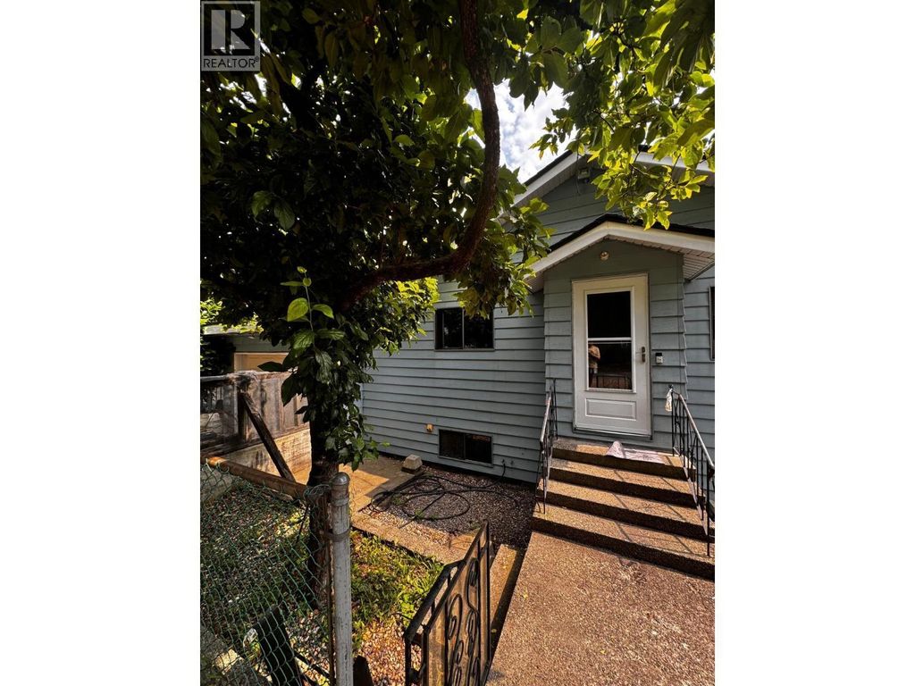 2205 Ninth Avenue, New Westminster