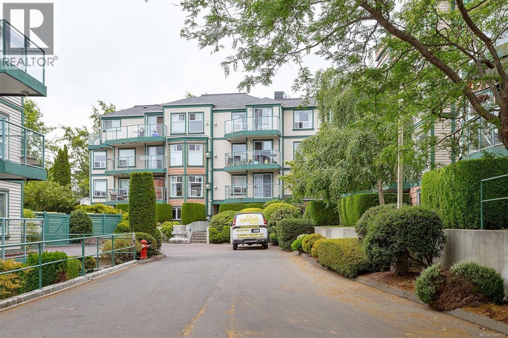 108 898 Vernon Ave, Saanich