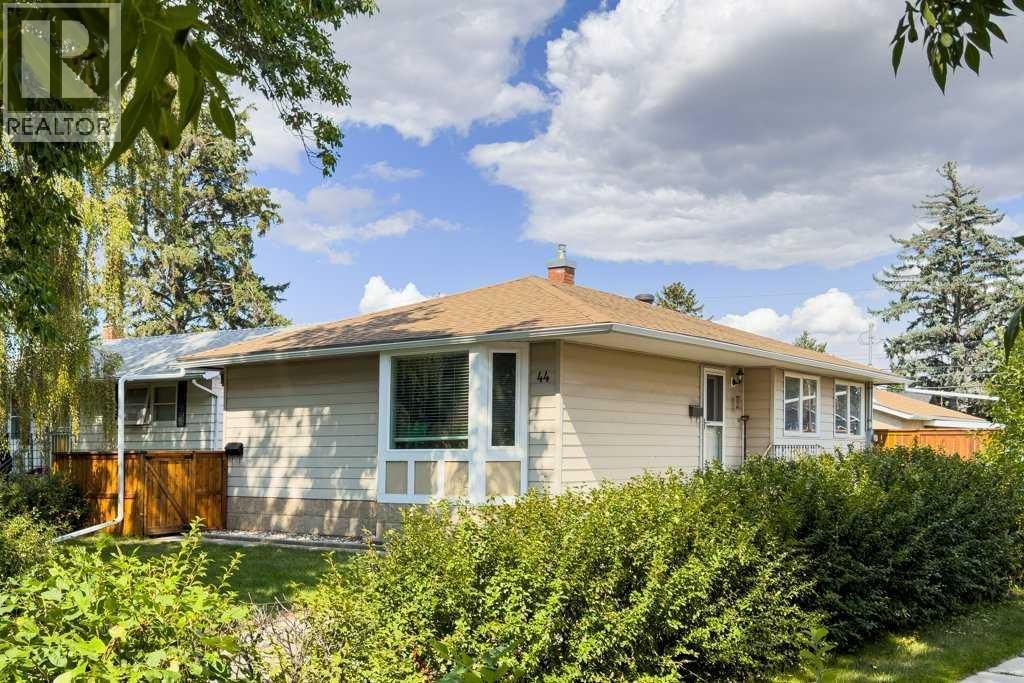 44 Lynndale Road Se, Calgary