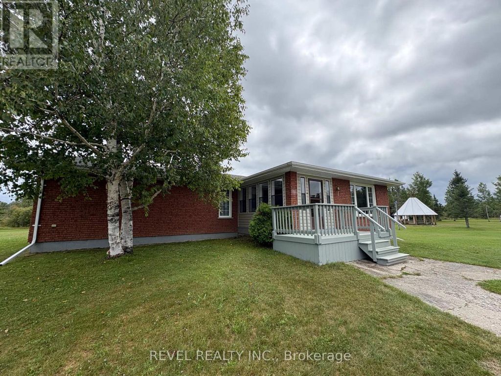 226 Hanna Road, Cochrane