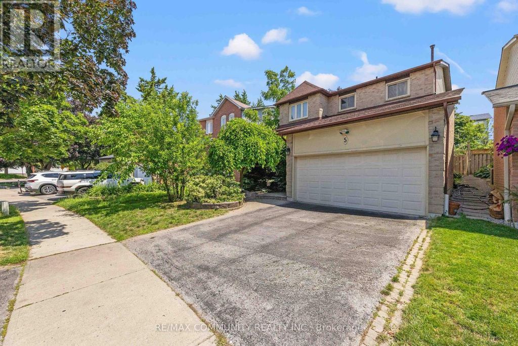 5 Plowman Drive, Ajax (central)