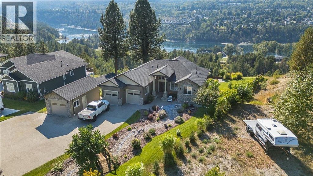 737 Prairie South Road, Castlegar