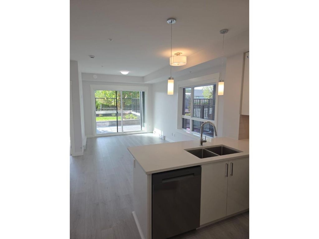 123 33886 Pine Street, Abbotsford