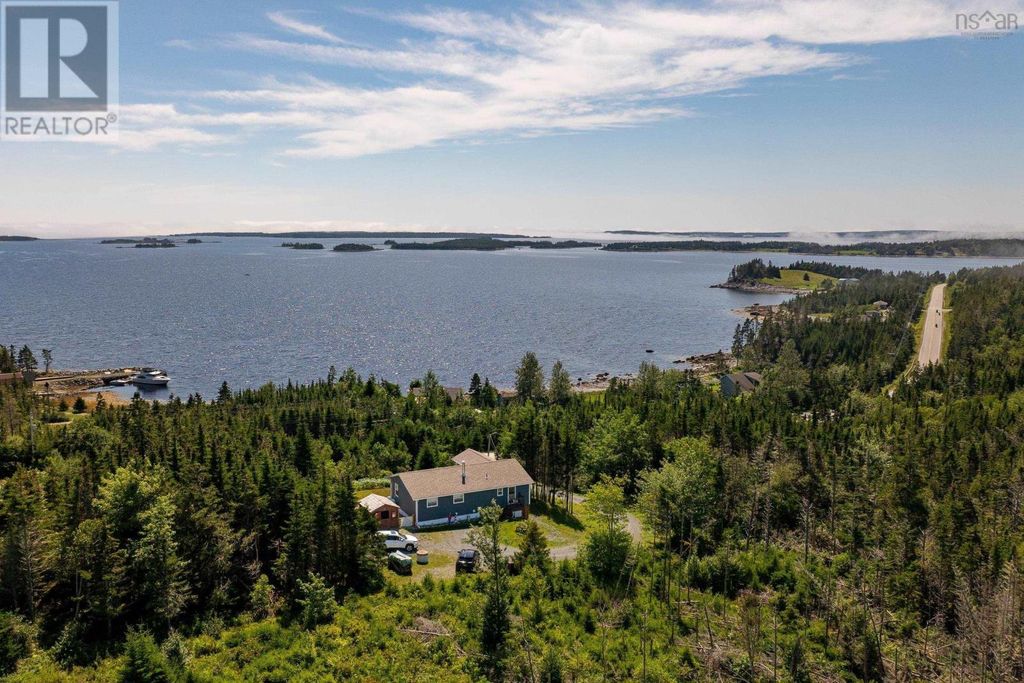 16335 Highway 7, Pleasant Harbour