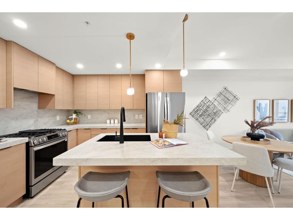 208 15353 17 Avenue, Surrey