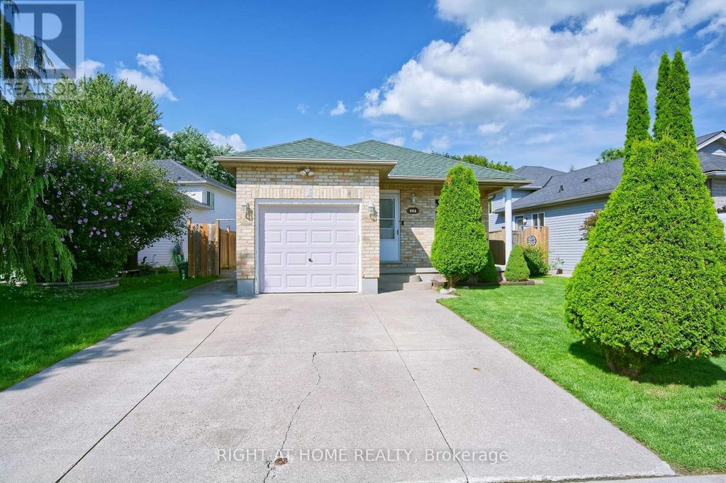 896 Fogerty Street, London North (north C)