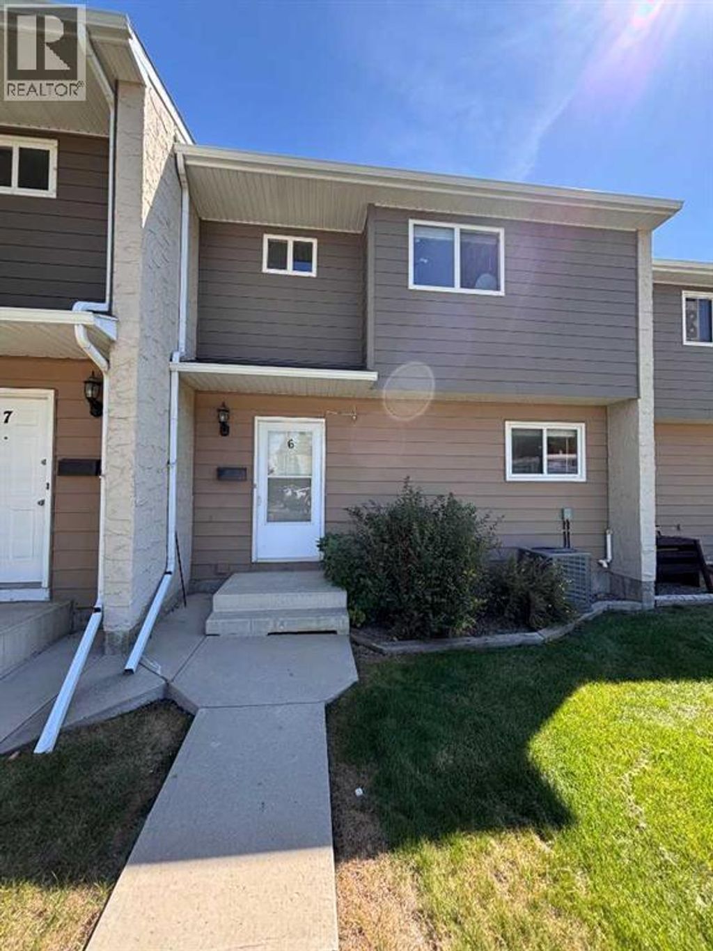 6, 65 Lafayette Boulevard W, Lethbridge