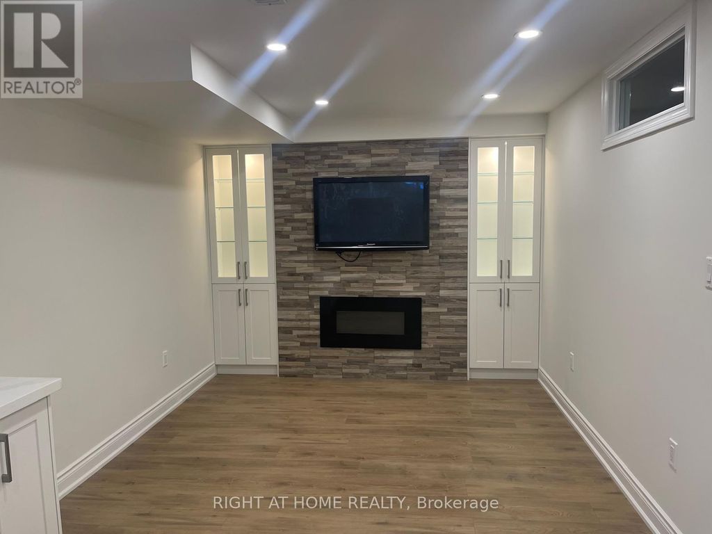 Bsmt - 49 Masters Street, Welland (dain City)