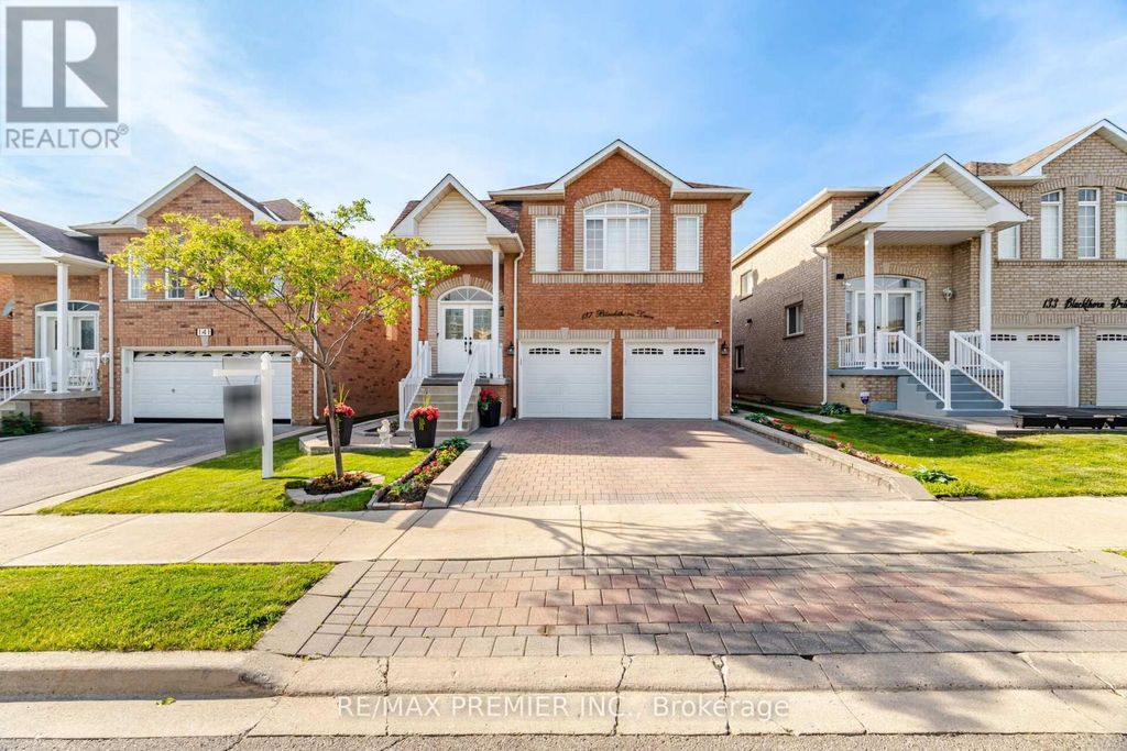 137 Blackthorn Drive, Vaughan (maple)