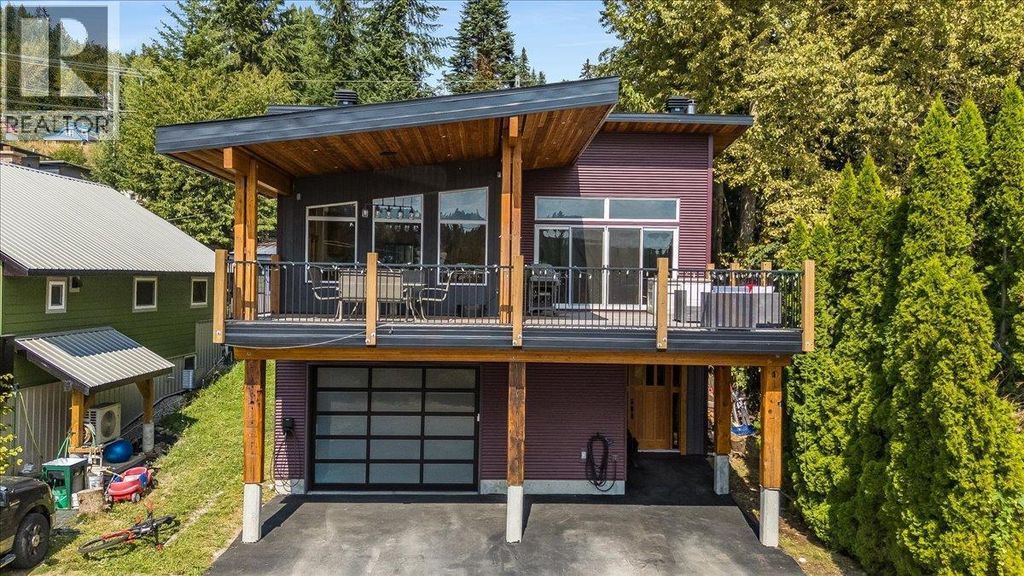 1715a Leroi Avenue, Rossland