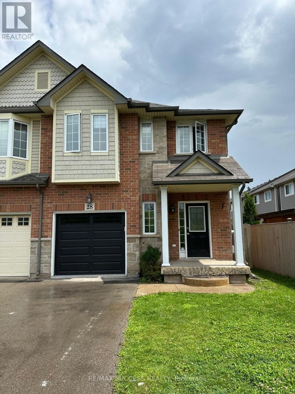 28 Dartmouth Gate, Hamilton (lakeshore)