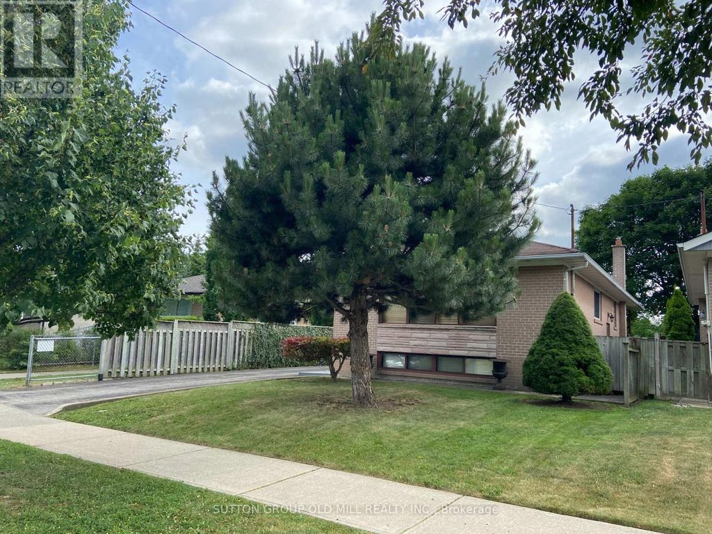 32 Hagersville Court, Toronto (eringate-Centennial-West Deane)