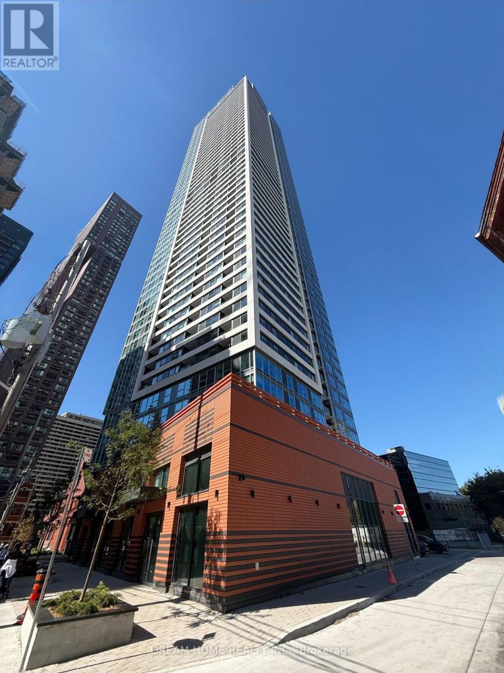 2007 - 609 Sherbourne Street, Toronto (north St. James Town)