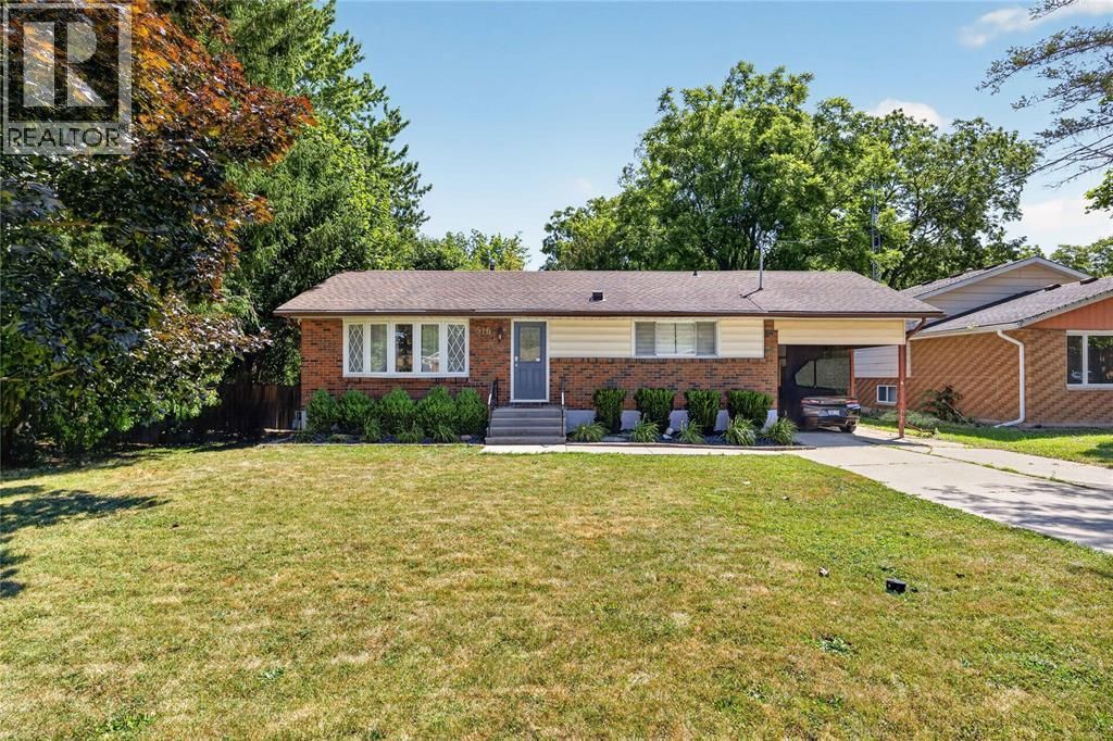 516 Maude Street, Petrolia