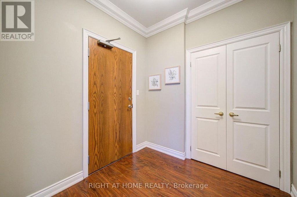 Ph06 - 37 Ellen St, Barrie (lakeshore)