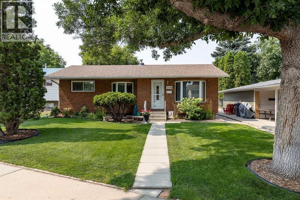 2546 22 Avenue Se, Medicine Hat