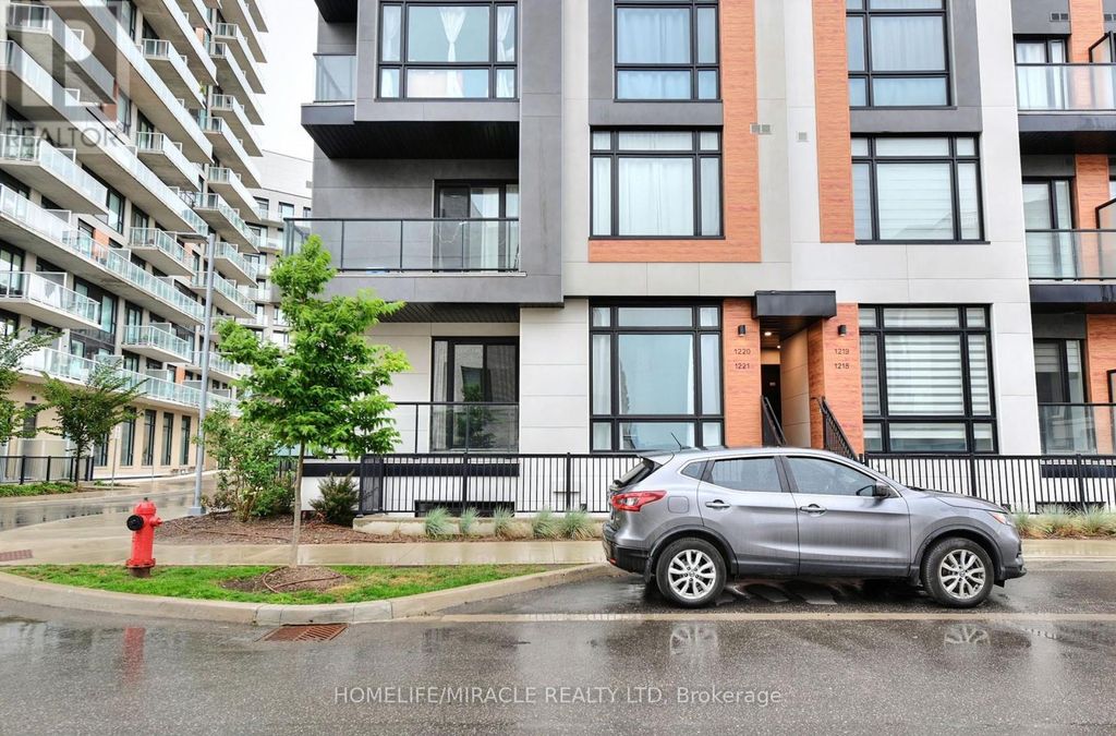1221 - 8 David Eyer Road, Richmond Hill